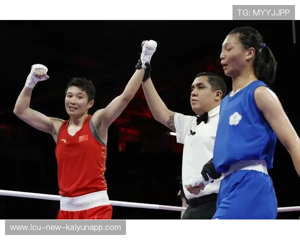 拳击重击命中瞬间倒地——从训练到擂台的魅力转化